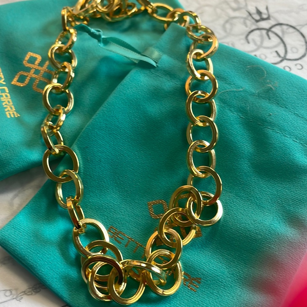 Toggle necklace 18kt by Betty Carre